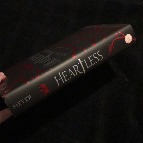 Heartless by Marissa Meyer Hardcover Book Great Condition - Picture 5 of 14